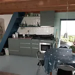Tij Tiny House Aan Het Getijdewater In Zierikzee